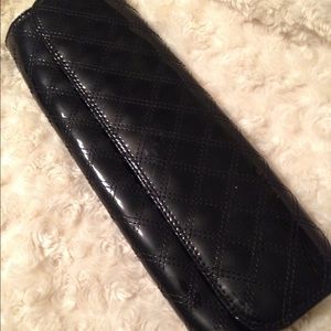 QUILTED BLACK PATENT LEATHER GAP CLUTCH in EUC